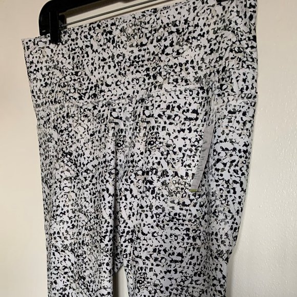 High-Waisted PowerSoft 7/8-Length Side-Pocket Leggings Women XL SNOW LEOPARD NWT - Picture 2 of 5